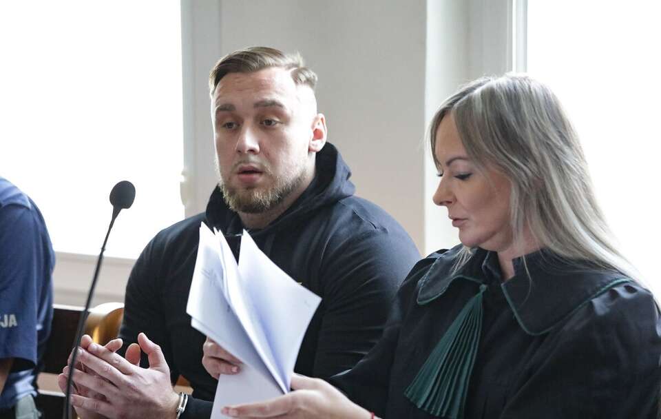 Oskarżony Łukasz Żak oraz obrońca, mec. Izabela Ławińska  / autor: PAP/Tomasz Gzell