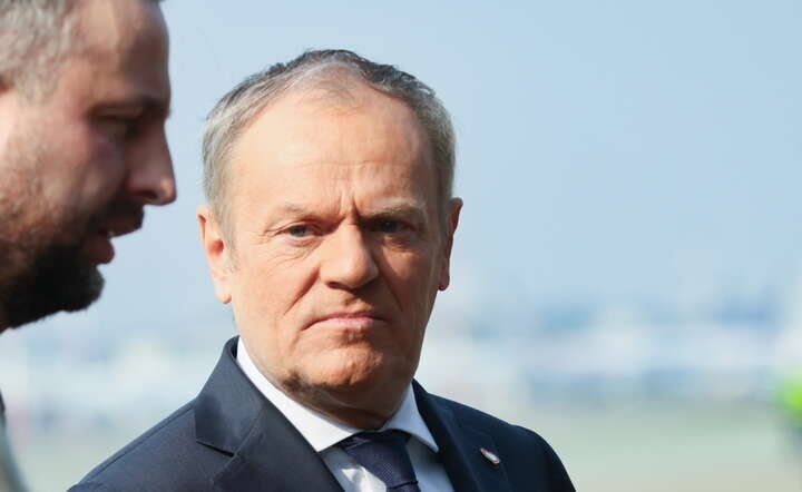 Premier Donald Tusk na konferencji prasowej przed odlotem do Turcji / autor: PAP/Leszek Szymański