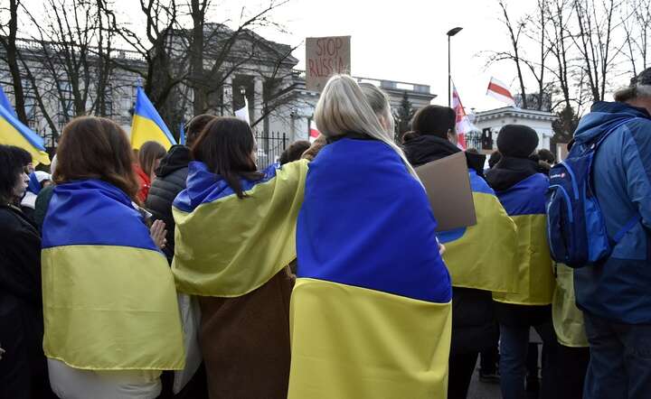 Ukraińscy uchodźcy w trakcie antyrosyjskiej demonstracji. Korzystają ze wsparcia materialnego państwa polskiego / autor: Fratria / LK