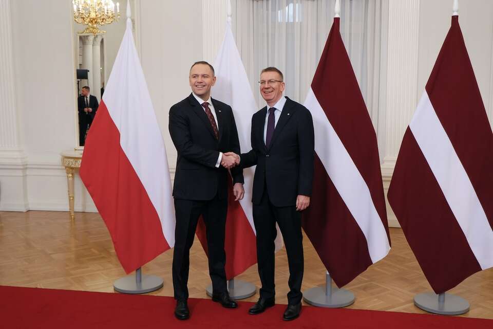 Prezydent Nawrocki jest z jednodniową wizytą na Łotwie. / autor: PAP/Paweł Supernak