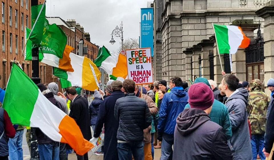 Protest w Dublinie przeciwko ustawie o mowie nienawiści / autor: https://freespeechireland.ie/