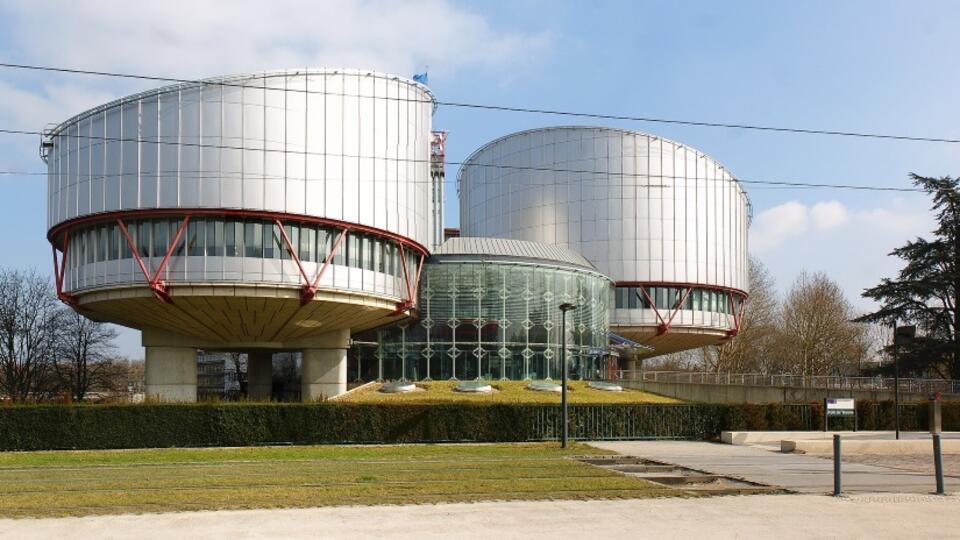 Front gmachu Europejskiego Trybunału Praw Człowieka w Strasburgu / autor: wikipedia.pl