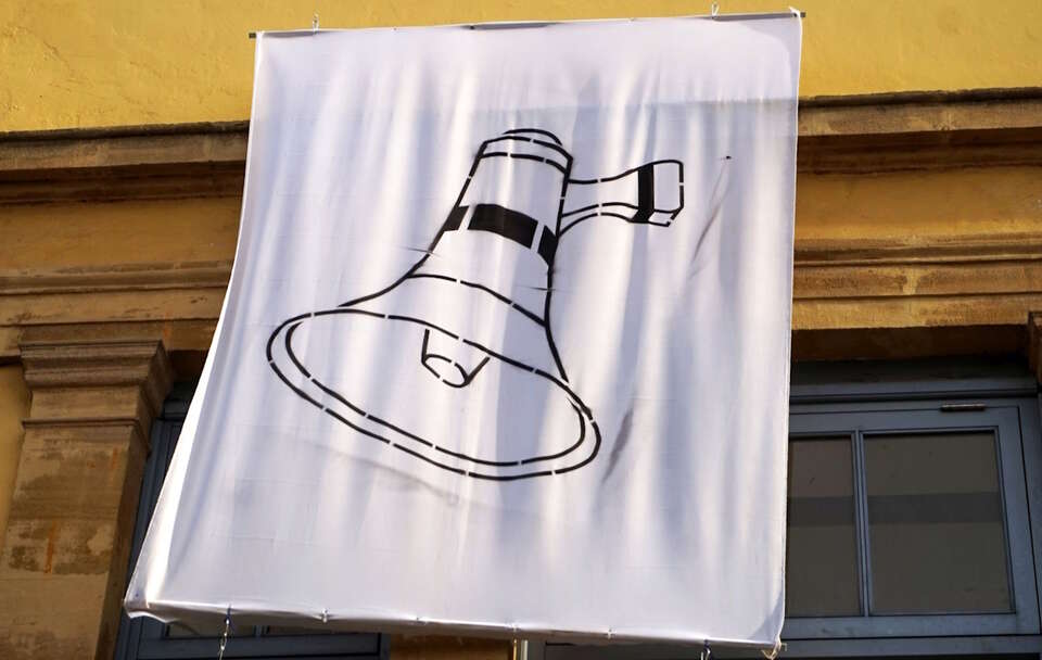 Działaczka LGBTQ Jola Sacewicz radzi w "GW" kandydatom na sędziów TK, aby ślubowanie złożyli wykrzykują je przed pałacem prezydenckim przez tubę.  (zdjęcie ilustracyjne) / autor: Fratria