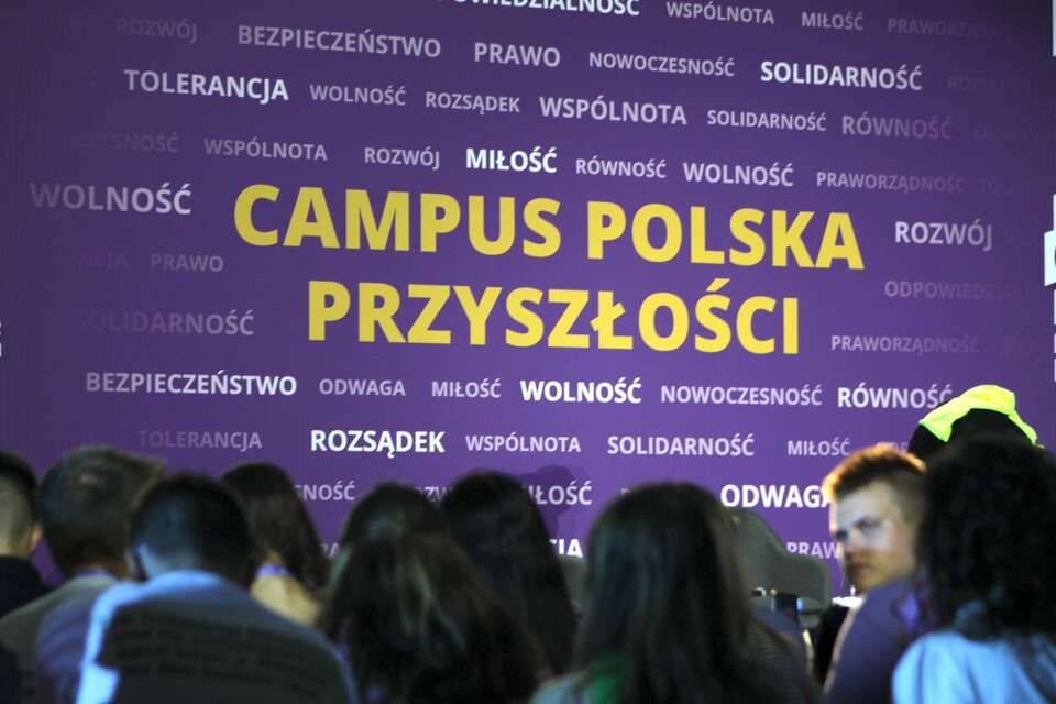 Czym mniej młodych w polityce, tym lepiej dla Polski