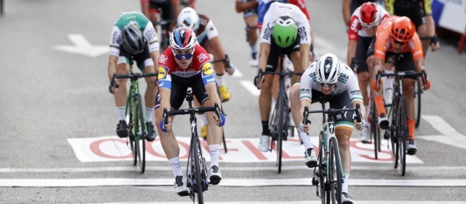 Szymon Sajnok (pomarańczowa koszulka) zajął trzecie miejsce na ostatnim etapie Vuelta a España / autor: PAP/EPA