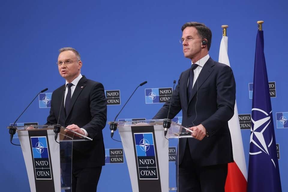 Prezydent RP Andrzej Duda i sekretarz generalny NATO Mark Rutte podczas konferencji prasowej, po spotkaniu w Kwaterze Głównej NATO w Brukseli / autor: PAP/Leszek Szymański