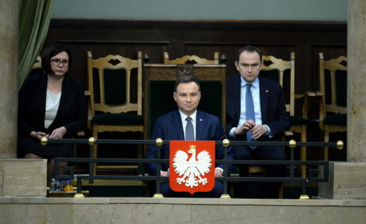 Prezydent Duda w loży sejmowej przysłuchuje się inauguracyjnym obradom Sejmu VIII kadencji, fot. PAP/Jacek Turczyk 
