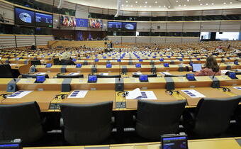 PE chce nałożenia sankcji na Schroedera