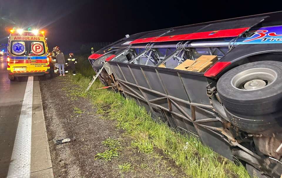 Miejsce wypadku autobusu na autostradzie A4 / autor: PAP/KM PSP Jawor