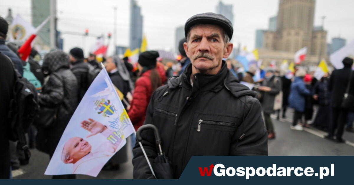 Polacy stają w obronie papieża!