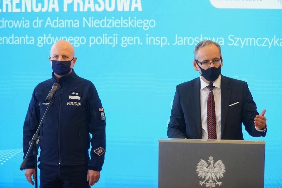 Minister zdrowia Adam Niedzielski i komendant główny Policji Jarosław Szymczyk / autor: PAP/Rafał Guz