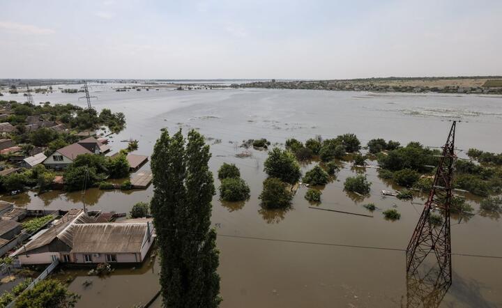 Powódź po wysadzeniu tamy na Dnieprze / autor: PAP/EPA/MYKOLA TYMCHENKO