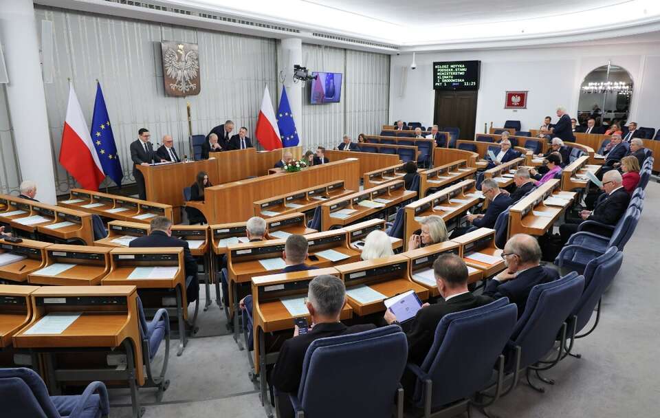 Senatorowie na sali posiedzeń w Warszawie / autor: PAP/Paweł Supernak