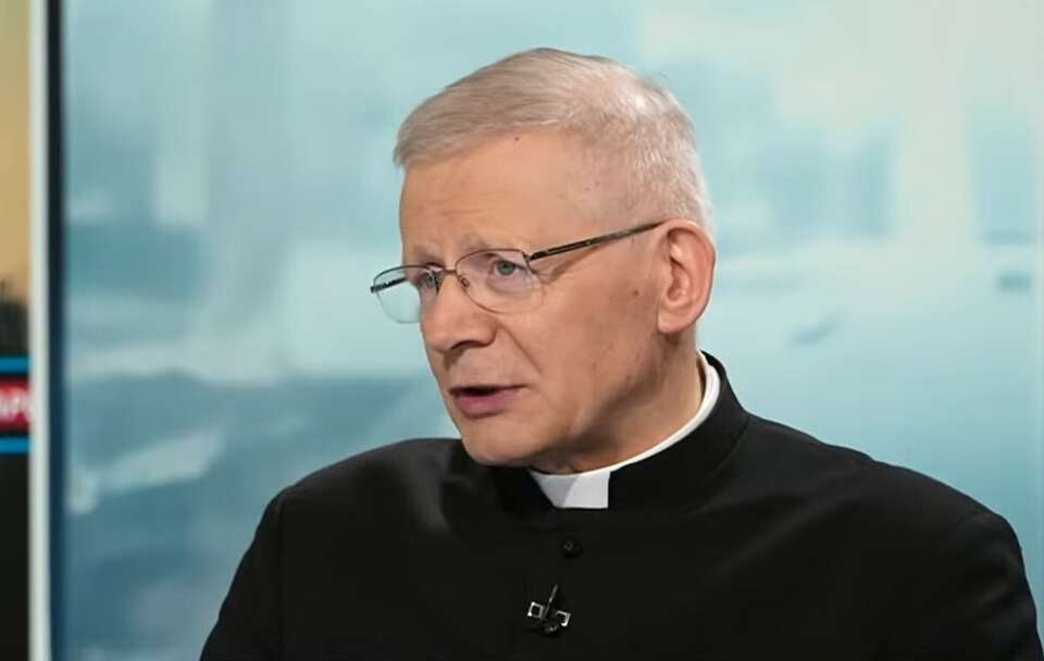 Na zdjęciu ks. Henryk Zieliński na antenie Telewizji wPolsce24 / autor: Telewizja wPolsce24