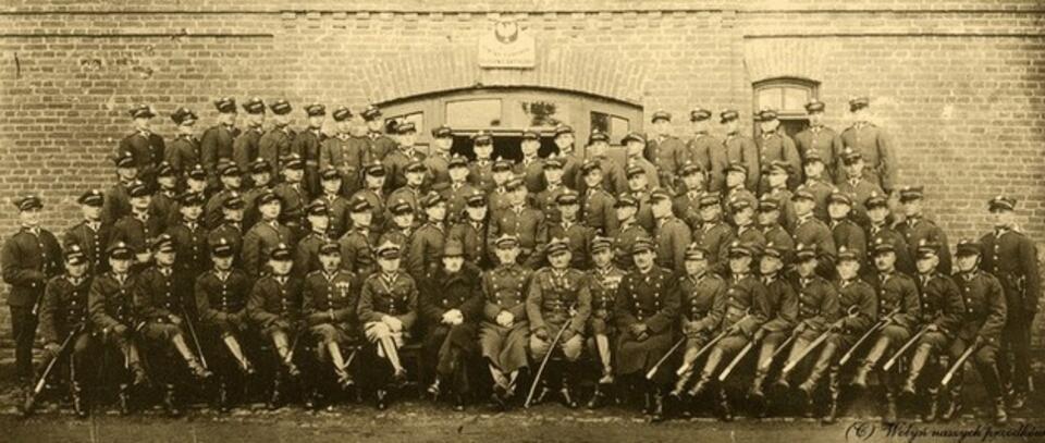 Fot. nawolyniu.pl / Włodzimierz Wołyński, 1932 r. Przysięga w Szkole Podchorążych Rezerwy Artylerii. Ze zbiorów T. Bienia.