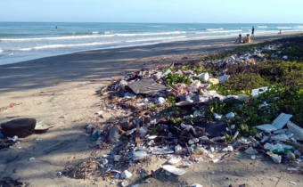Jednorazowy plastik to ponad 60 proc. zanieczyszczenia w oceanach