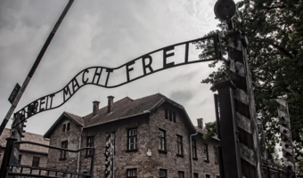 Londyn przekaże 300 tys. funtów Fundacji Auschwitz-Birkenau