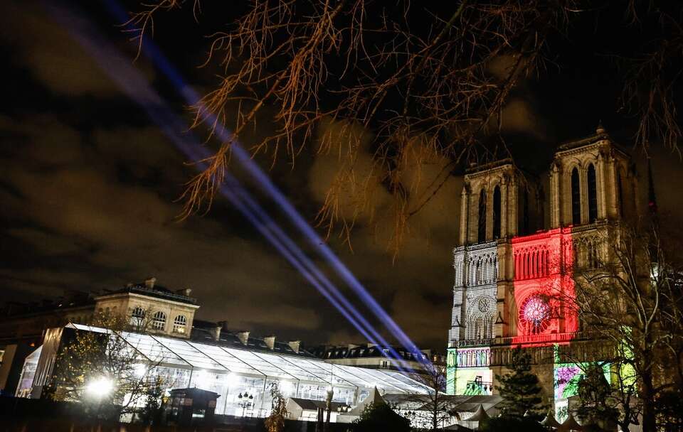 Katedra Notre Dame w Paryżu przygotowuje się do ponownego otwarcia / autor: PAP/EPA/Mohammed Badra