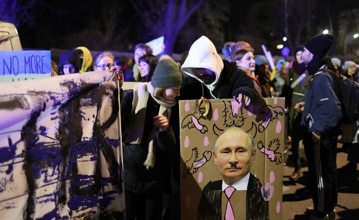 demonstracja przeciwko inwazji pod ambasadą Rosji w Warszawie / autor: Fotoweb Fratria