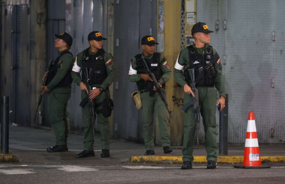 5 stycznia w godzinach popołudniowych doszło do strzelaniny w pobliżu pałacu prezydenckiego Miraflores w Caracas / autor: PAP/EPA