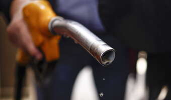 Benzyna w górę, diesel w dół