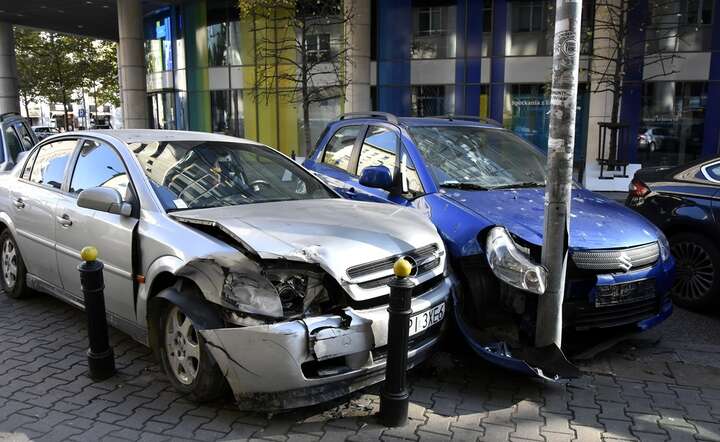 PZU: najczęstszymi przyczynami szkód z OC komunikacyjnego były kolizje w ruchu ulicznym. Nz. kolizja w Warszawie / autor: Fratria / LS
