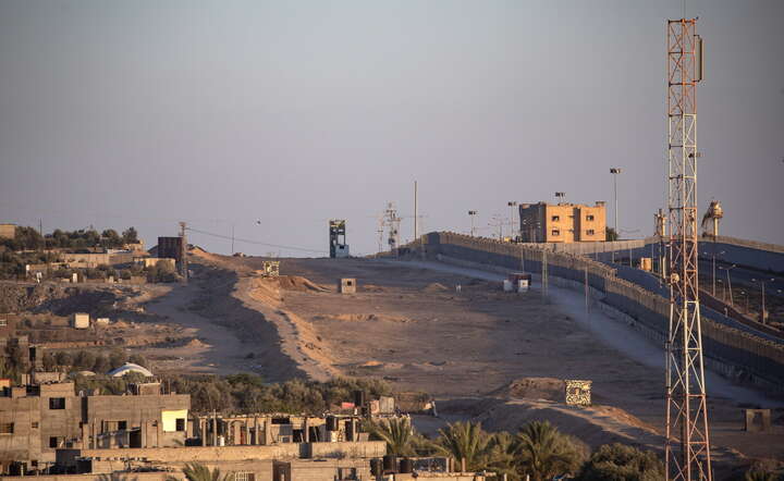 Mur na granicy Izraela i Strefy Gazy / autor: HAITHAM IMAD/EPA/PAP