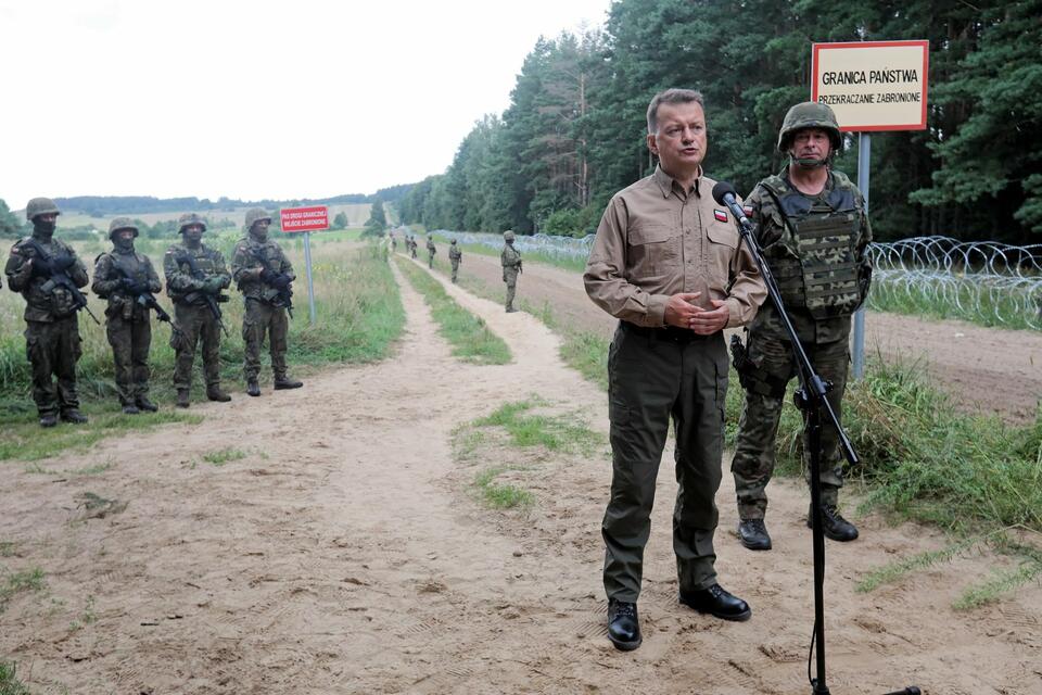 y of Defence Mariusz Błaszczak on the border with Belarus / autor: PAP/Artur Reszko