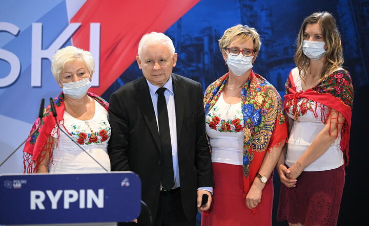 wicepremier, prezes PIS Jarosław Kaczyński podczas spotkania z mieszkańcami w Rypinie / autor: fotoserwis PAP