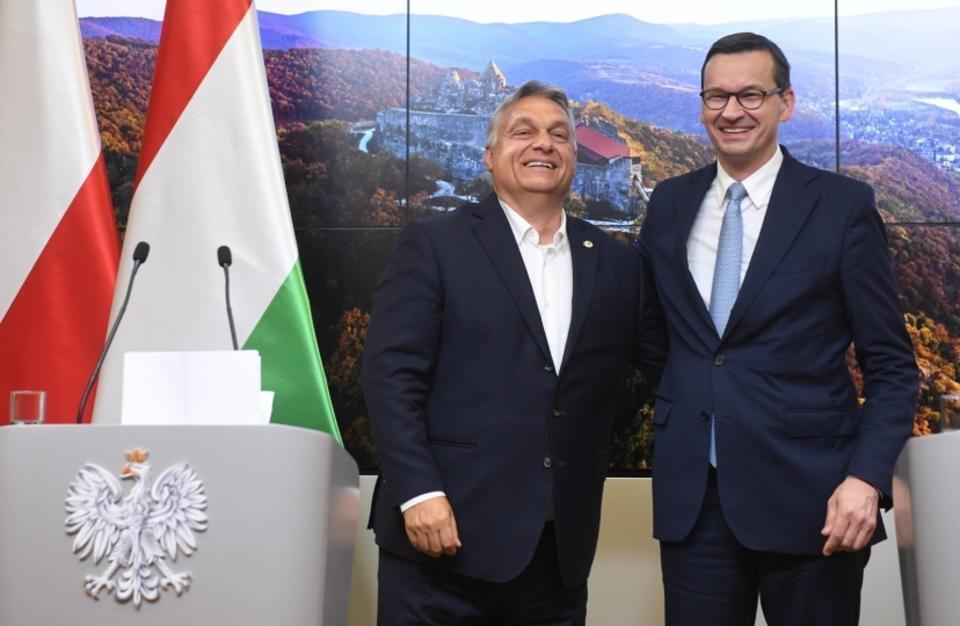 Premierzy Viktor Orban i Mateusz Morawiecki / autor: PAP/Radek Pietruszka