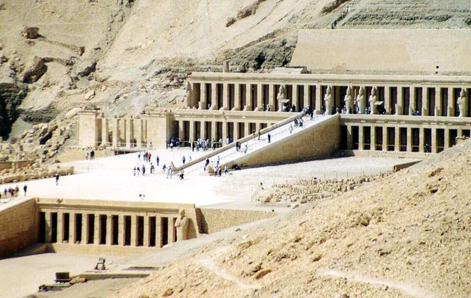 Świątynia Hatszepsut / autor: CC/Wikimedia Commons/https://creativecommons.org/licenses/by-sa/3.0/