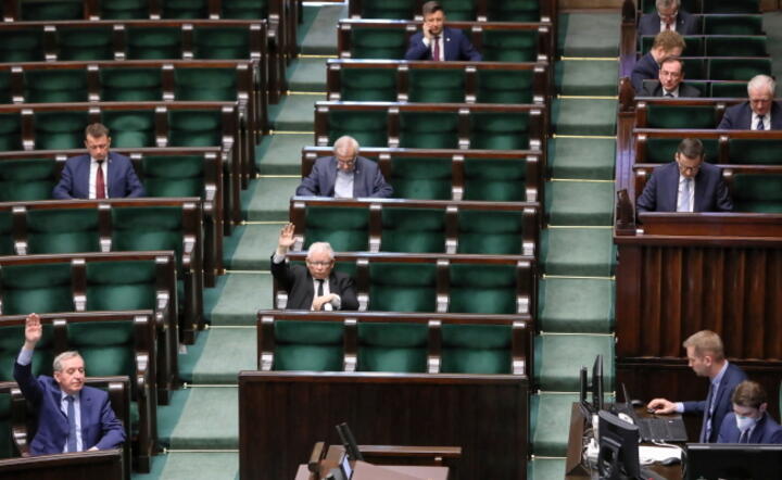Posłowie oraz członkowie rządu na sali obrad Sejmu, 31 bm. w Warszawie / autor: PAP/Leszek Szymański