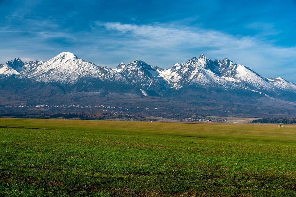 Widok na Tatry z Popradu - zdjęcie ilustracyjne / autor: Fratria