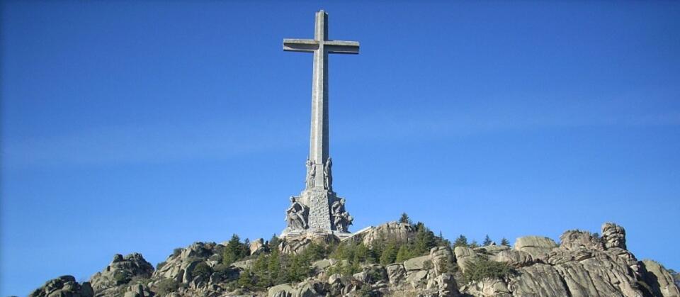 Krzyż w Dolinie Poległych / autor: Pablo Forcén Soler (Forcy)/commons.wikimedia.org