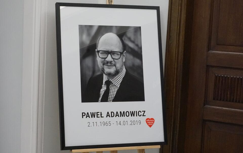 Portret zamordowanego prezydenta Gdańska Pawła Adamowicza / autor: Fratria