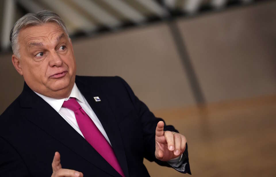 Premier Węgier Viktor Orban powiedział przed szczytem UE w Brukseli, że kwestia pożyczek reparacyjnych, wykorzystujących zamrożone aktywa rosyjskie do finansowania Ukrainy, jest „martwa” / autor: PAP/EPA