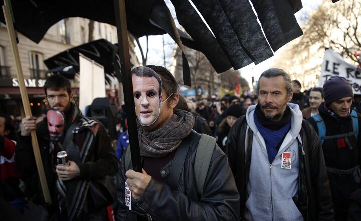 Protesty we Francji trwają już od miesięcy / autor: PAP/EPA/YOAN VALAT