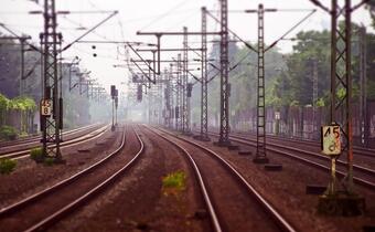 Opóźnienia w budowie linii kolejowej Warszawa-Radom