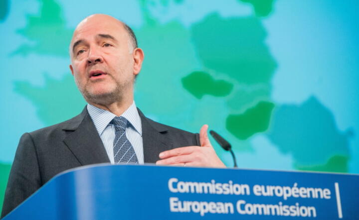 Komisarz UE ds. gospodarczych i walutowych Pierre Moscovici na konferencji prezentującej prognozy ekonomiczne, fot. PAP/EPA/STEPHANIE LECOCQ
