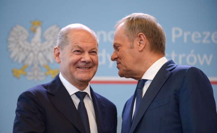  Premier Donad Tusk (P) oraz kanclerz Niemiec Olaf Scholz (L) w KPRM w Warszawie / autor: PAP/Marcin Obara