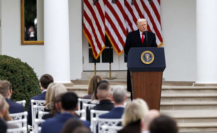 Prezydent USA Donald Trump w trakcie wystąpienia w Dzień Dziękczynienia w Białym Domu, 27 listopada / autor: PAP/EPA/WILL OLIVER  