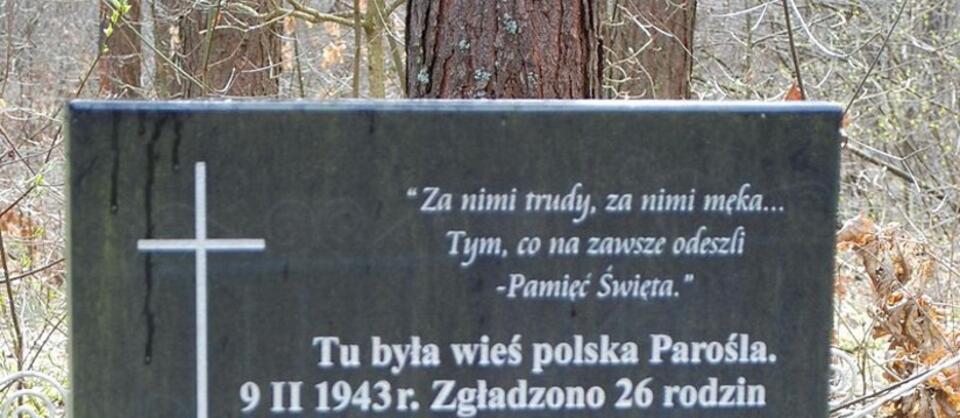 Tablica pamiątkowa w Parośli / autor: Grzegorz Naumowicz/pl.wikipedia.org