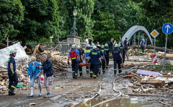 Niemcy: Trwają akcje ratunkowe po powodziach