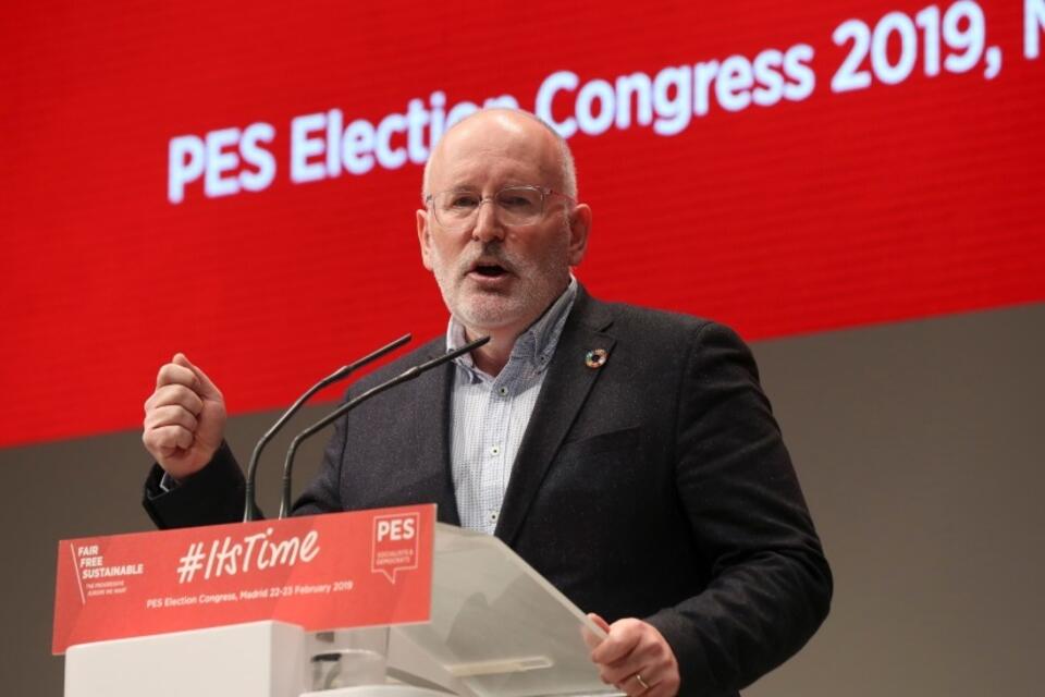 Frans Timmermans  / autor: PAP/EPA/KIKO HUESCA