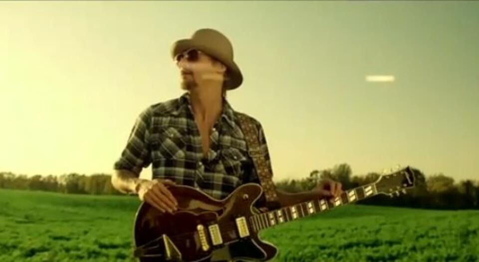 Screenshot: Kid Rock "Born free"