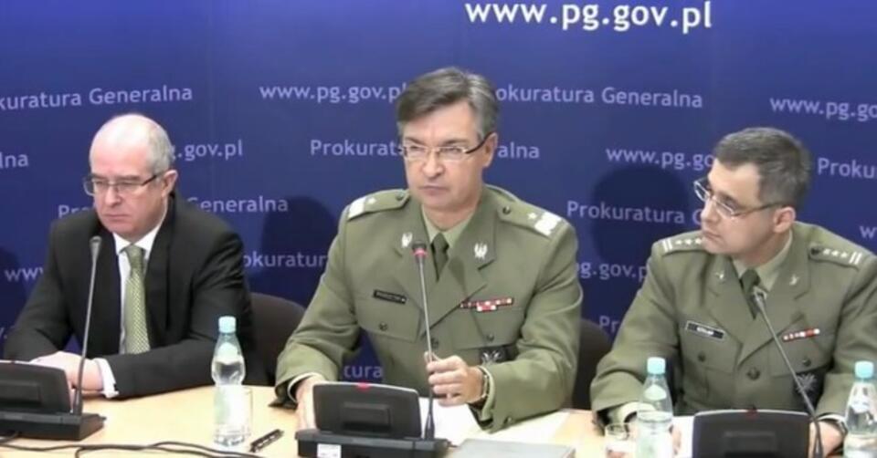 Od lewej: prokurator generalny Andrzej Seremet, b. szef NPW gen. Krzysztof Parulski, szef  WPO w Warszawie płk Ireneusz Szeląg. Fot. You Tube