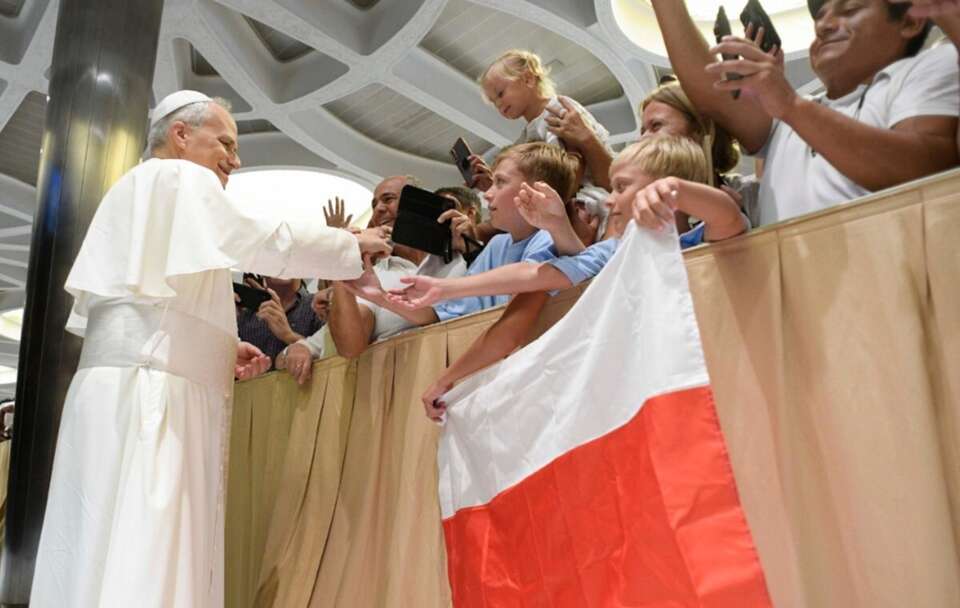 Leon XIV i uczestnicy audiencji generalnej   / autor: Vatican Media