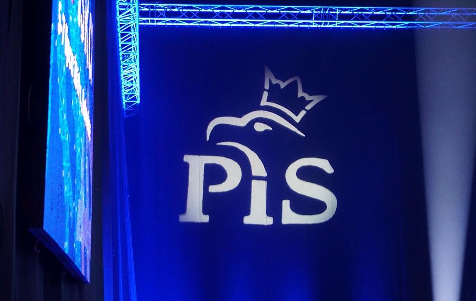 Logo PiS - zdjęcie ilustracyjne / autor: Fratria