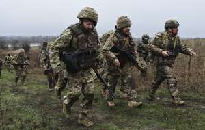 Wojsko i SBU powiadomiły o atakach na rosyjską rafinerię i platformy na Morzu Kaspijskim / autor: PAP/EPA