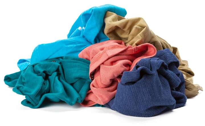 Tekstylia tylko w pomarańczowych workach na odpady. Ale nie wszędzie. / autor: Freepik